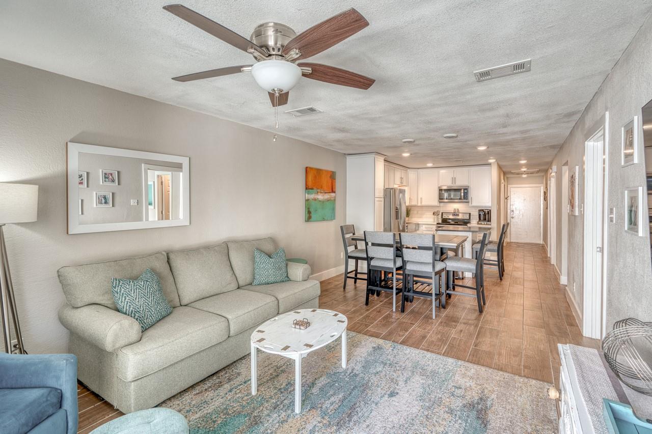 104 Cove E # 207, Horseshoe Bay, TX 78657