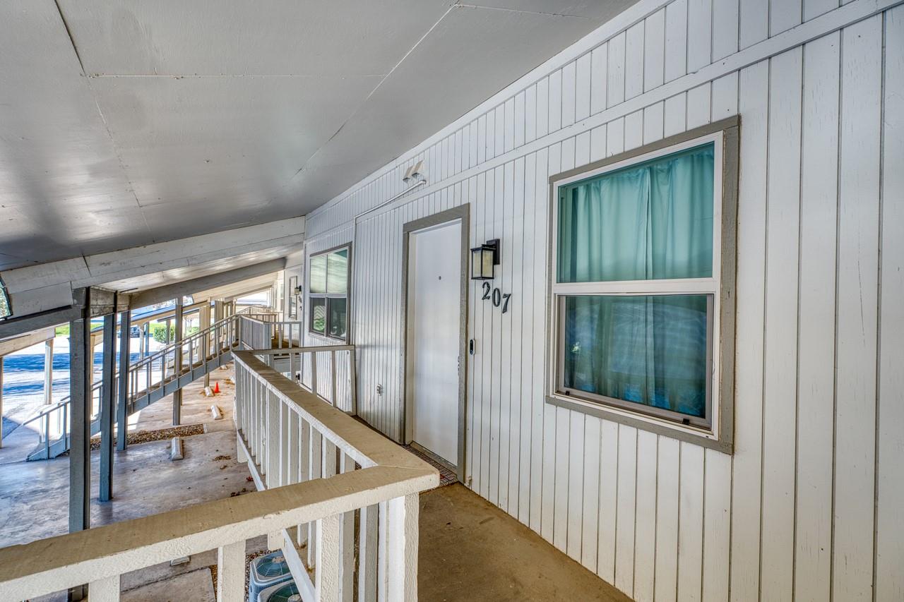 104 Cove E # 207, Horseshoe Bay, TX 78657
