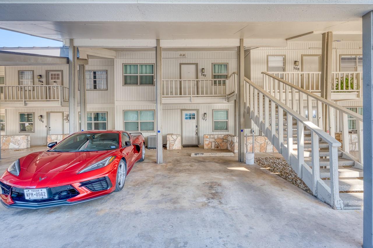 104 Cove E # 207, Horseshoe Bay, TX 78657