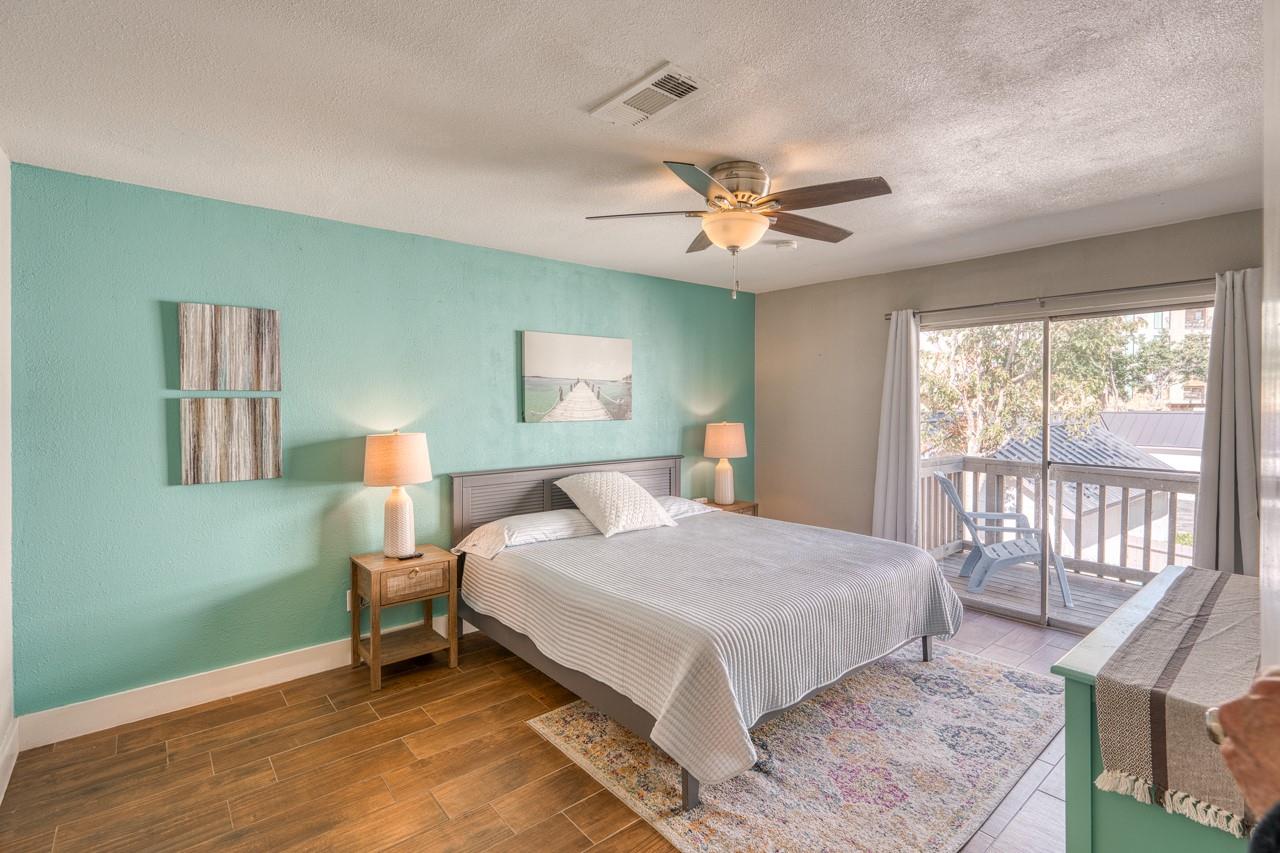 104 Cove E # 207, Horseshoe Bay, TX 78657