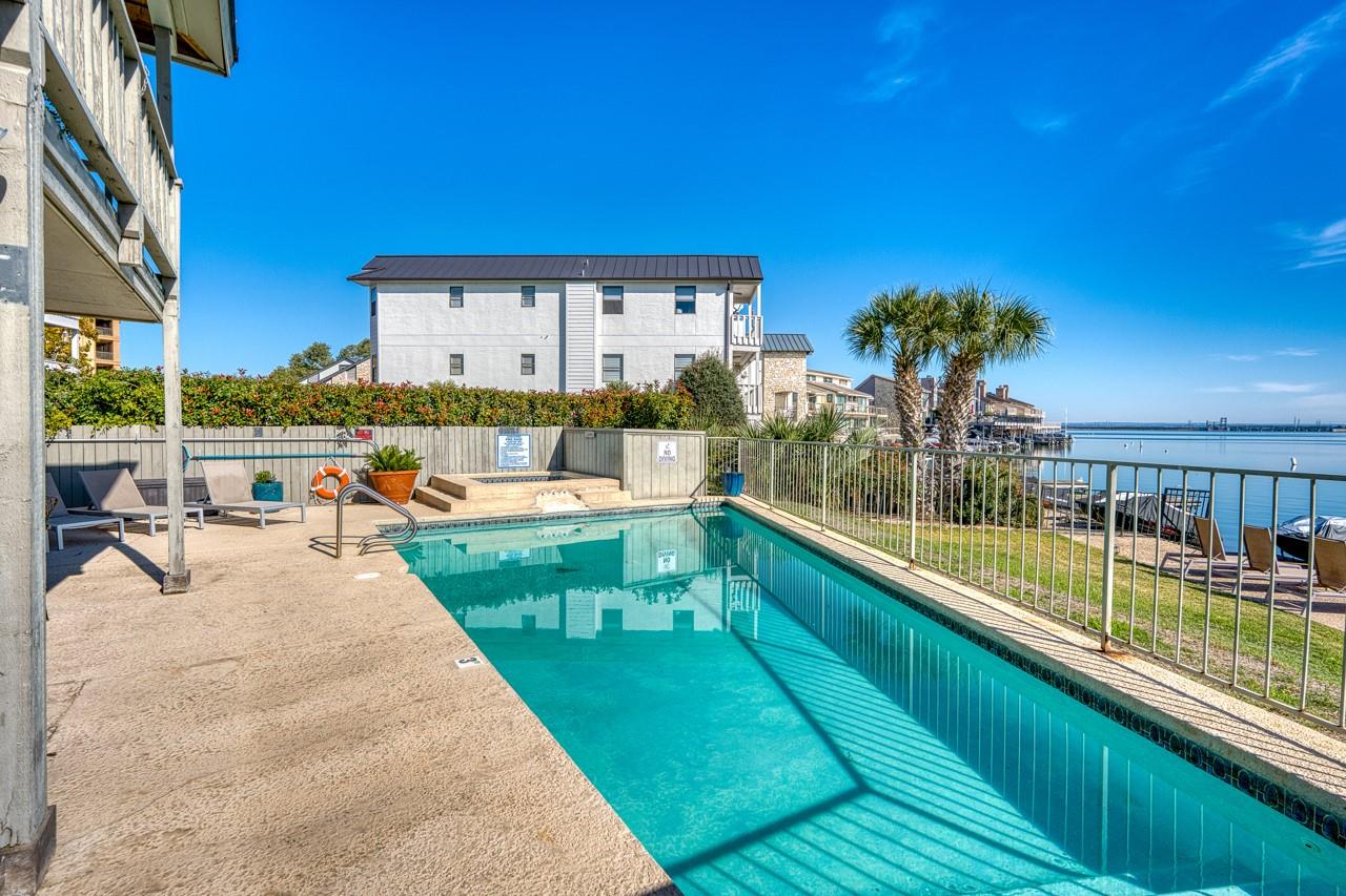 104 Cove E # 207, Horseshoe Bay, TX 78657