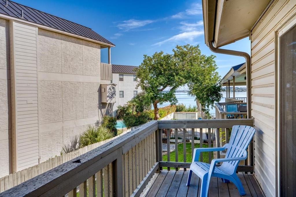 104 Cove E # 207, Horseshoe Bay, TX 78657