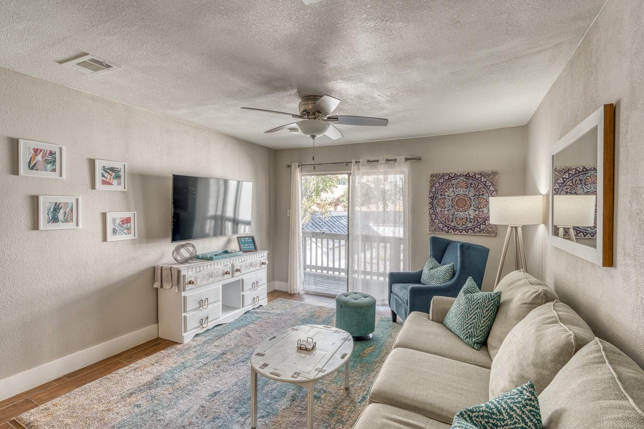 104 Cove E # 207, Horseshoe Bay, TX 78657