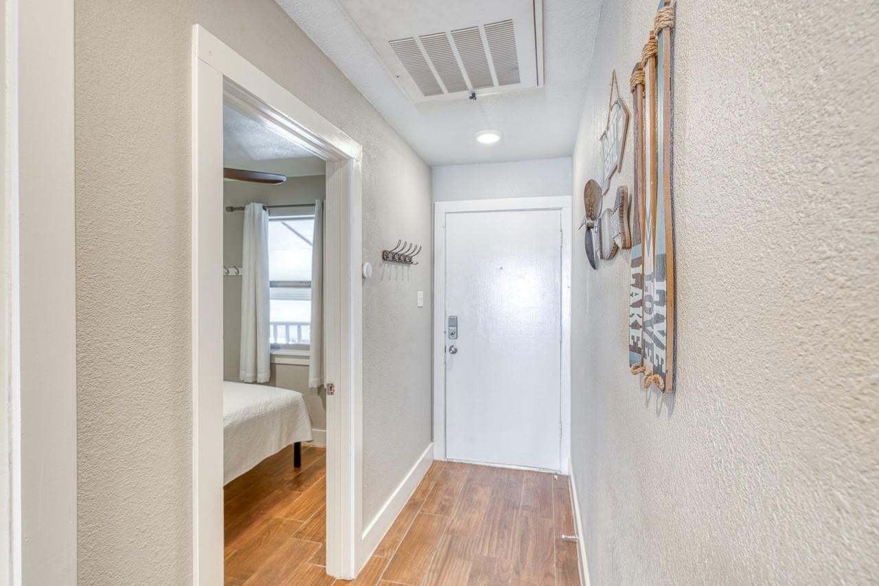 104 Cove E # 207, Horseshoe Bay, TX 78657