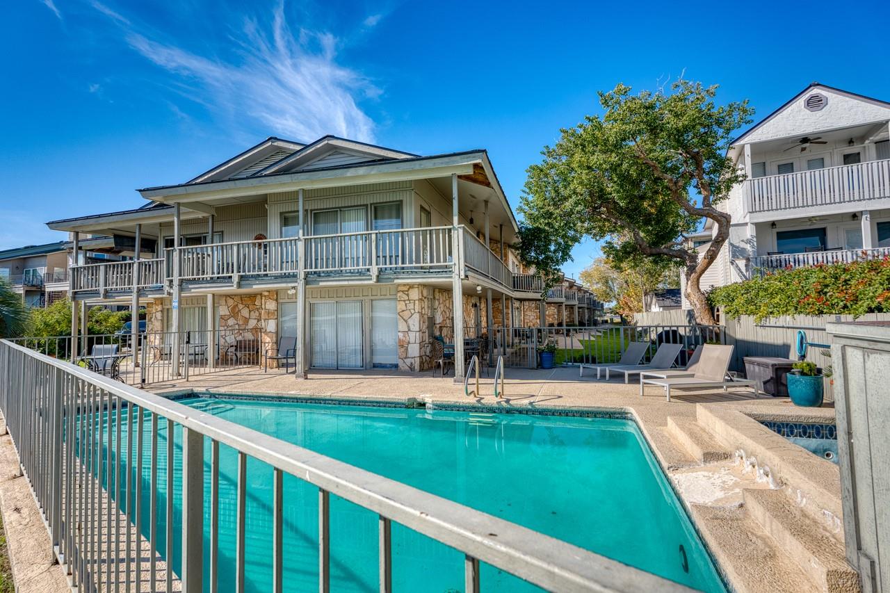 104 Cove E # 207, Horseshoe Bay, TX 78657