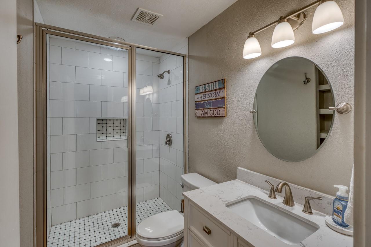 104 Cove E # 207, Horseshoe Bay, TX 78657