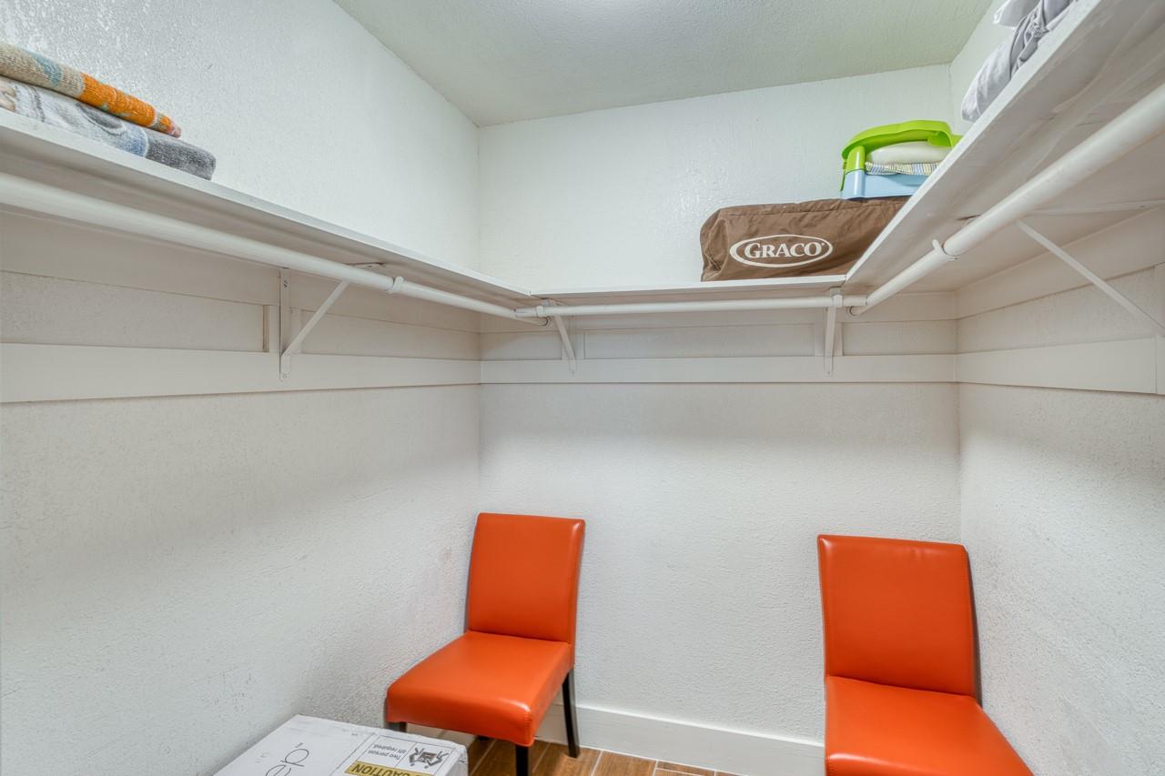 104 Cove E # 207, Horseshoe Bay, TX 78657