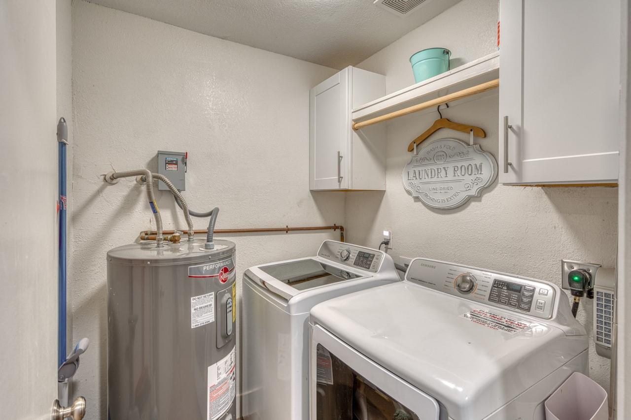 104 Cove E # 207, Horseshoe Bay, TX 78657