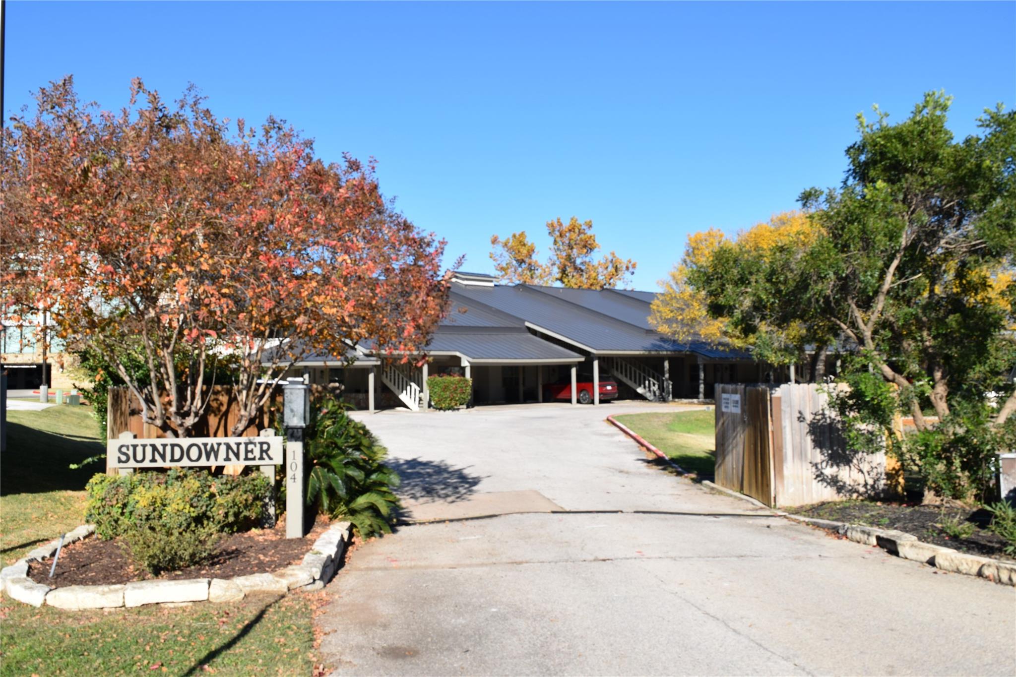 104 Cove E # 207, Horseshoe Bay, TX 78657