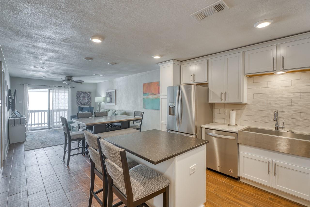 104 Cove E # 207, Horseshoe Bay, TX 78657