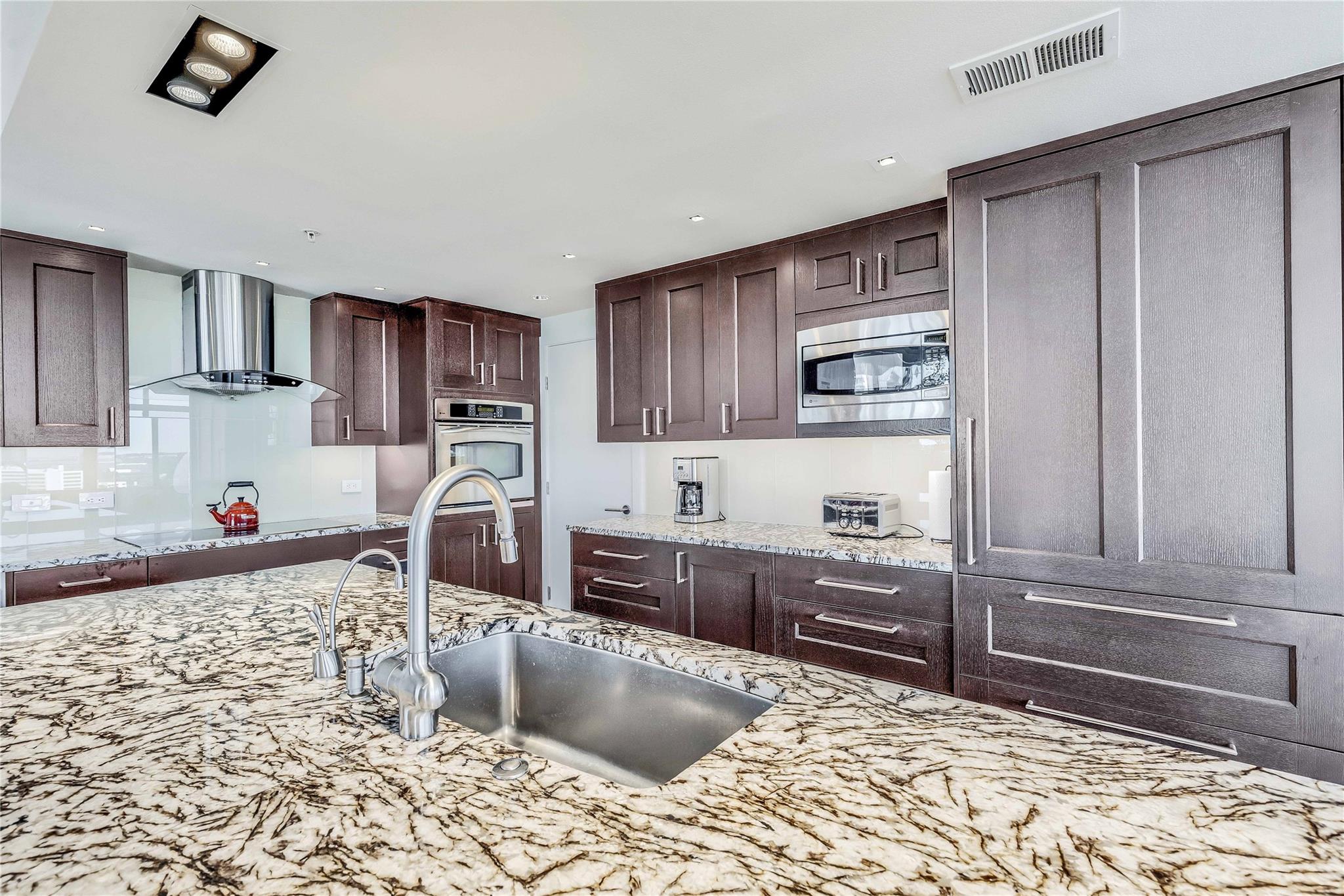 54 Rainey St # 1222, Austin, TX 78701