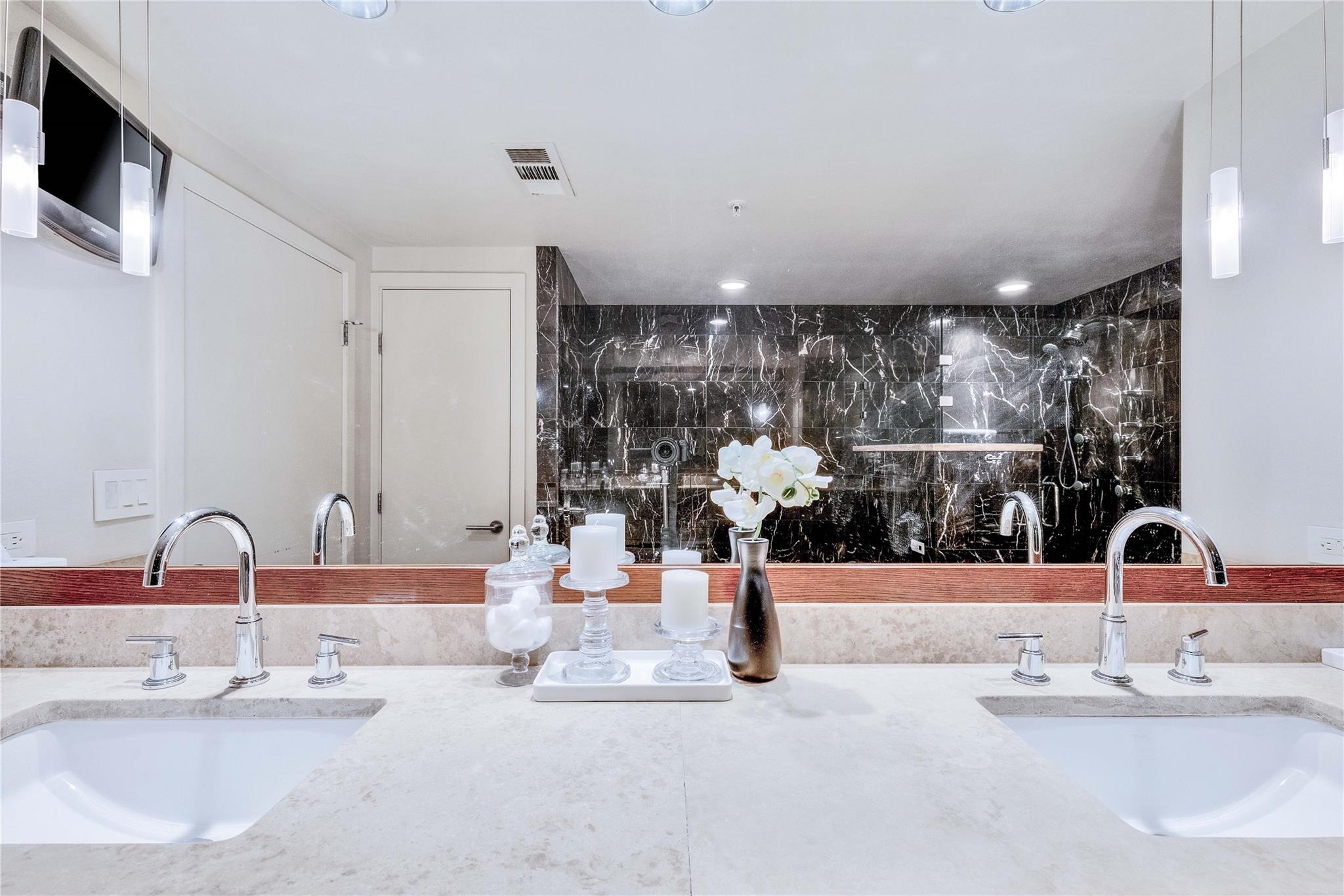 54 Rainey St # 1222, Austin, TX 78701