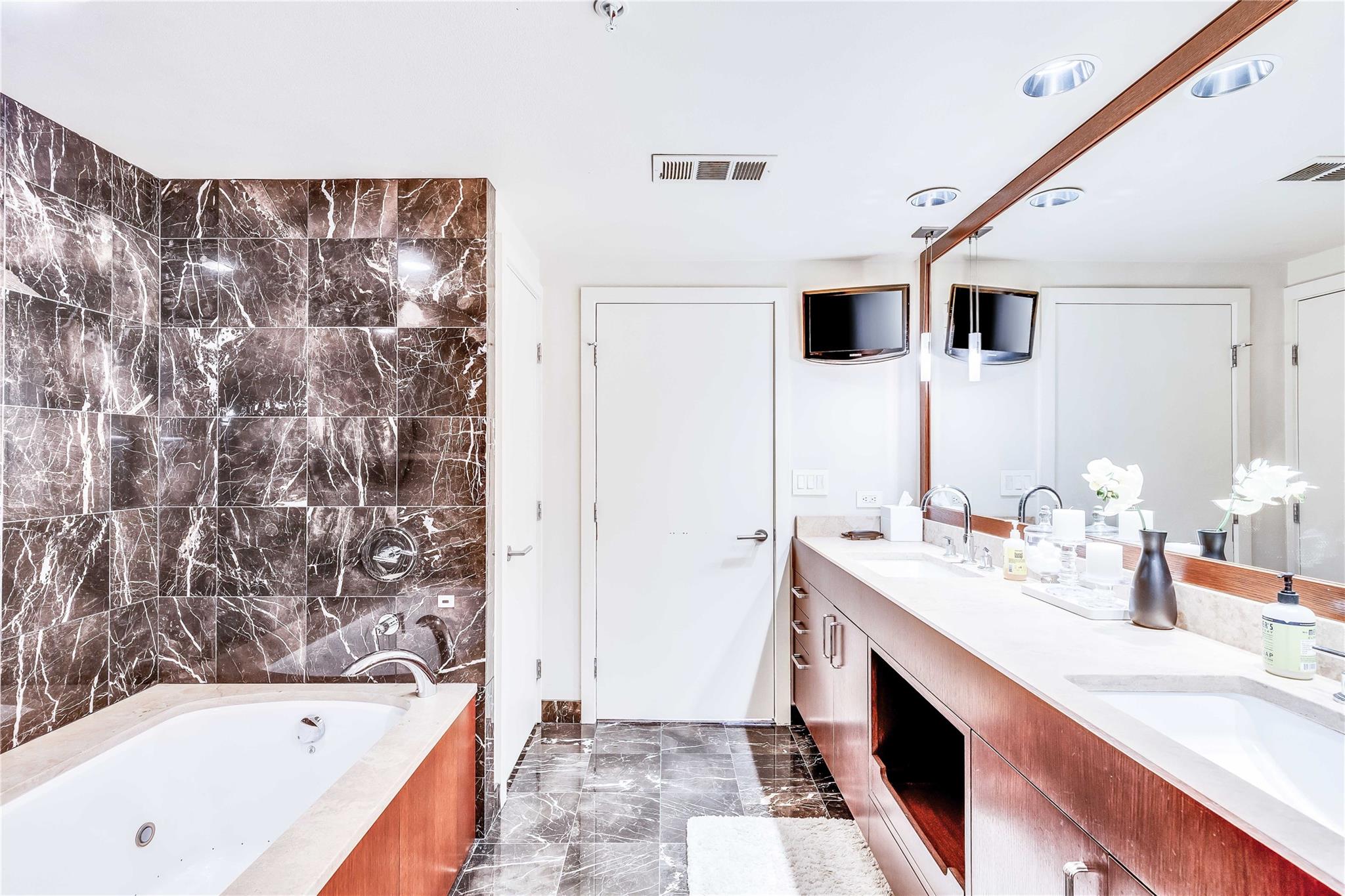 54 Rainey St # 1222, Austin, TX 78701