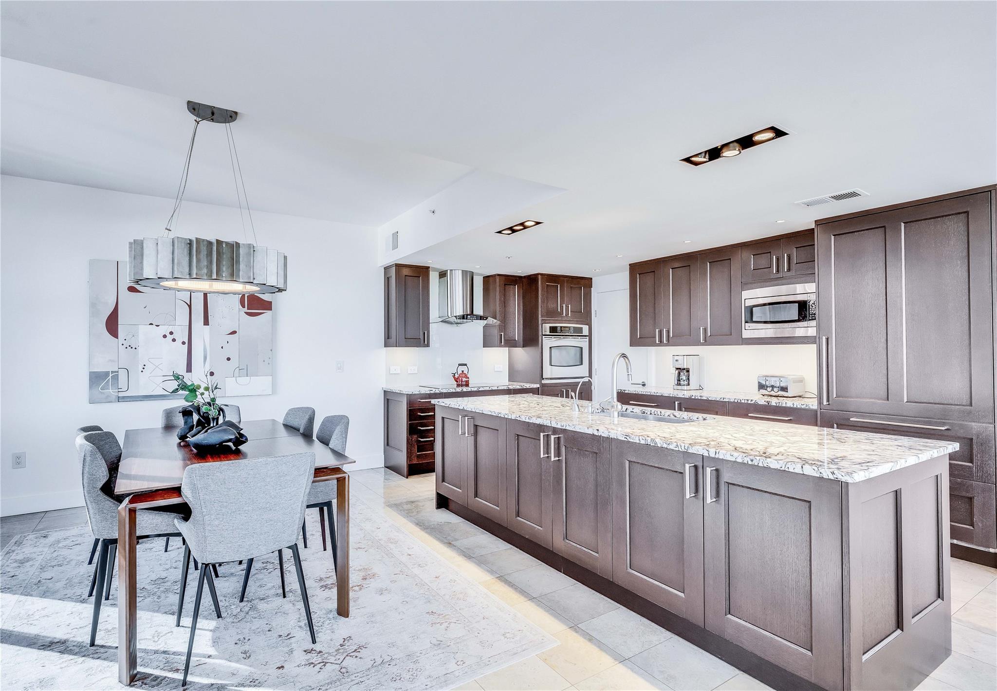 54 Rainey St # 1222, Austin, TX 78701