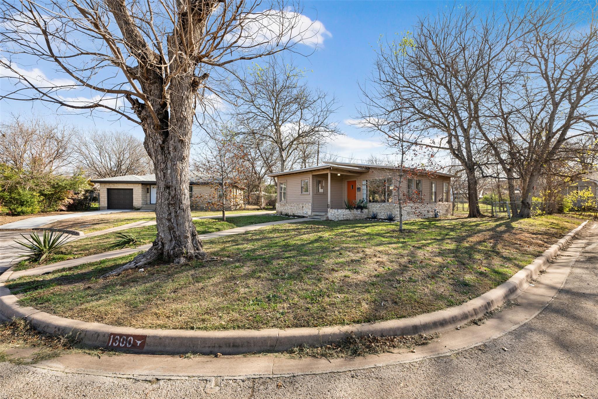 1300 Harriet Ct, Austin, TX 78756