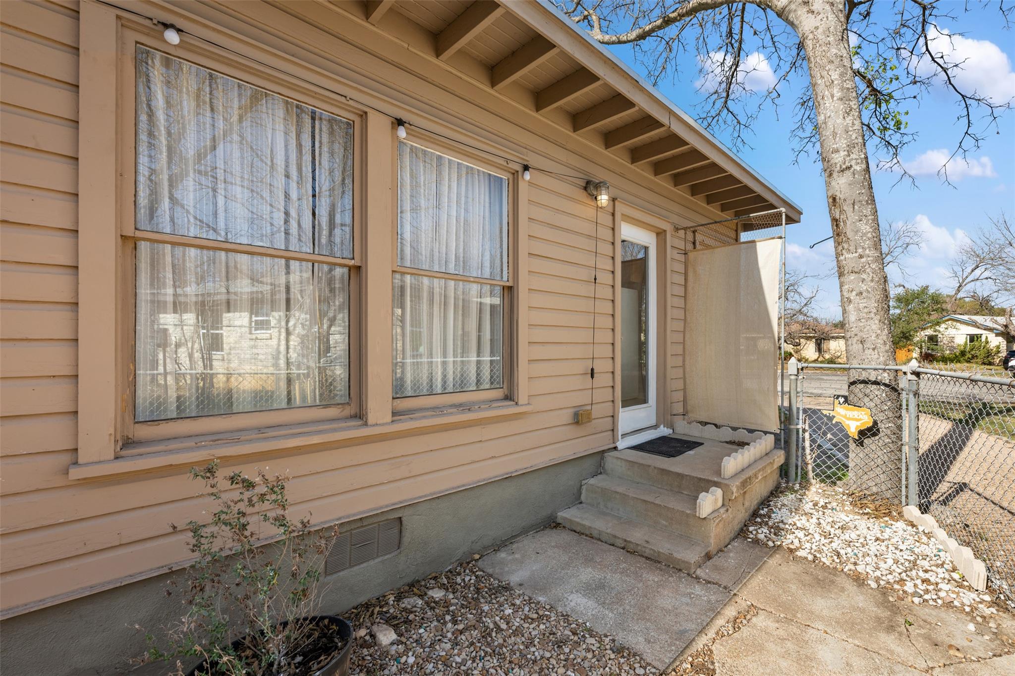 1300 Harriet Ct, Austin, TX 78756