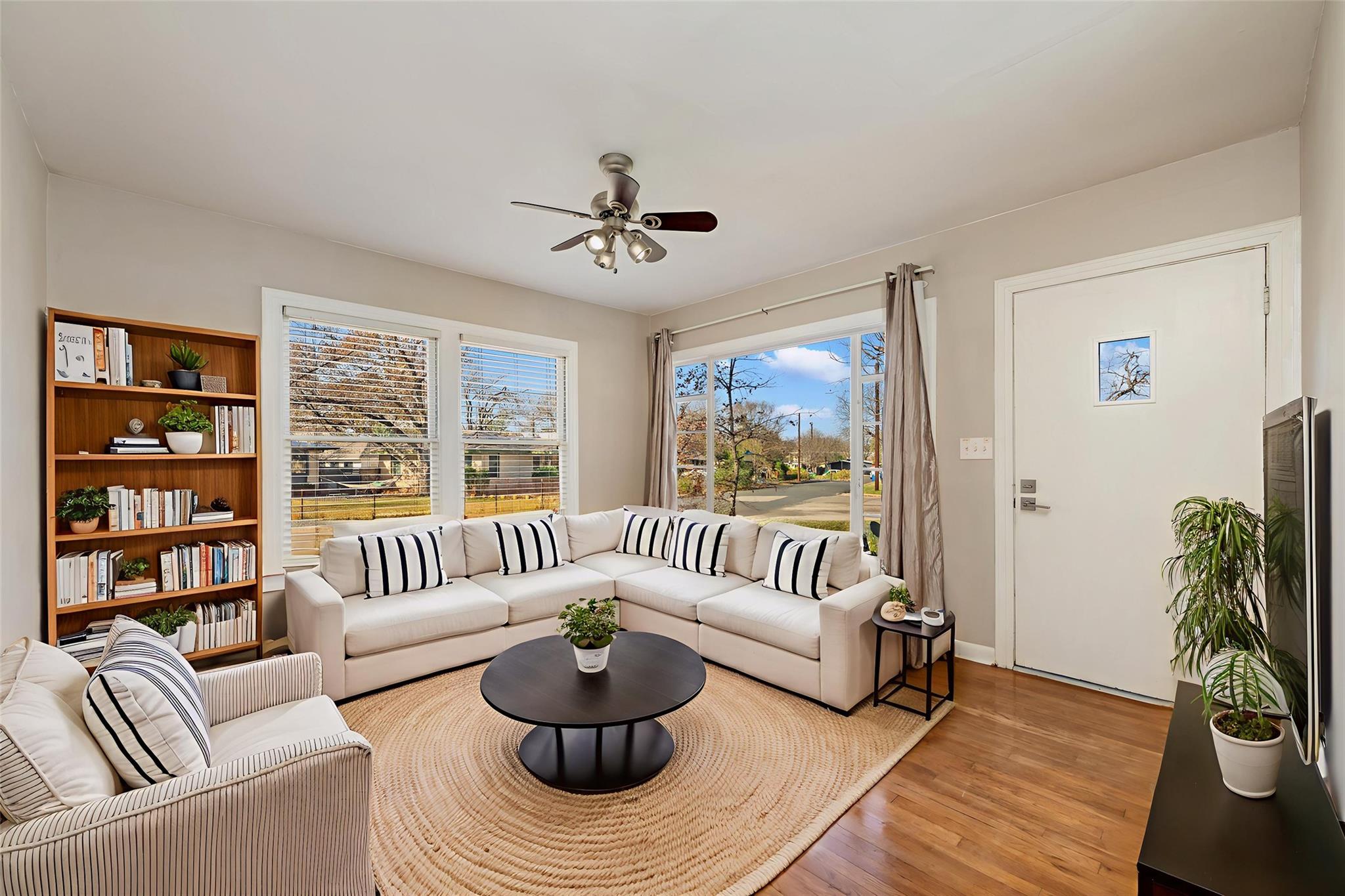 1300 Harriet Ct, Austin, TX 78756