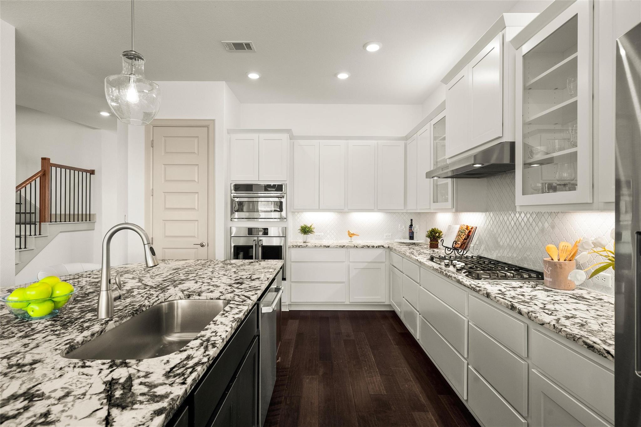 121 Starfire Dr, Dripping Springs, TX 78620