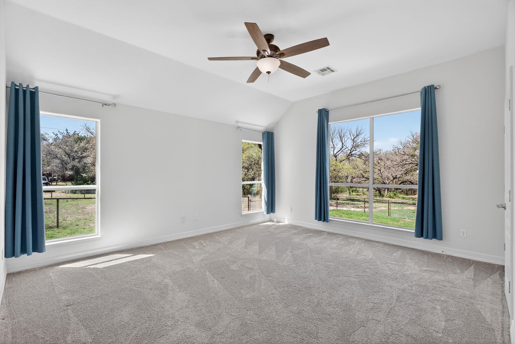 131 N Showhorse Dr, Liberty Hill, TX 78642