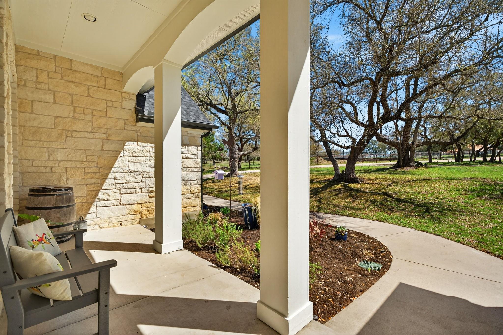 131 N Showhorse Dr, Liberty Hill, TX 78642