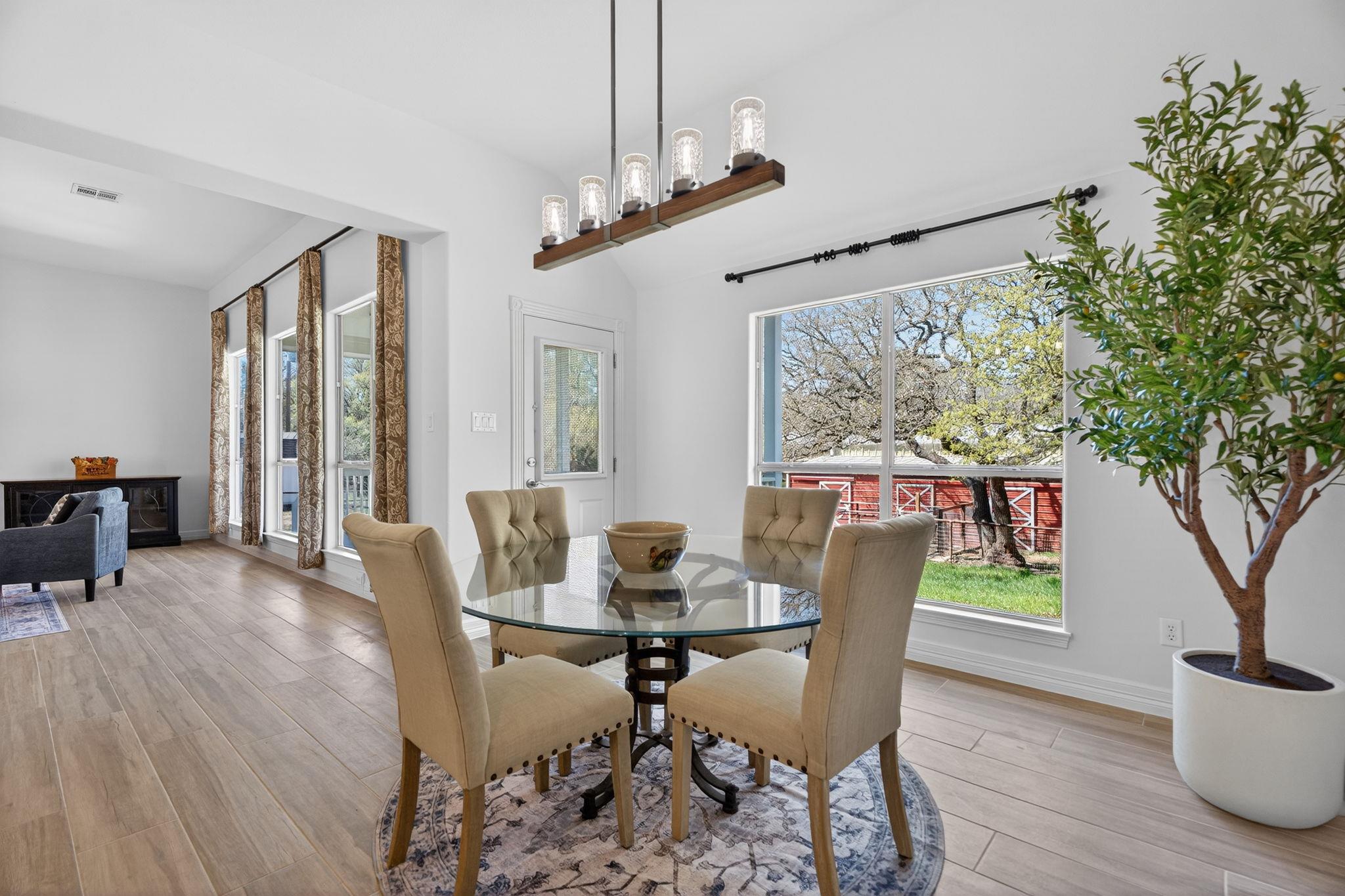 131 N Showhorse Dr, Liberty Hill, TX 78642