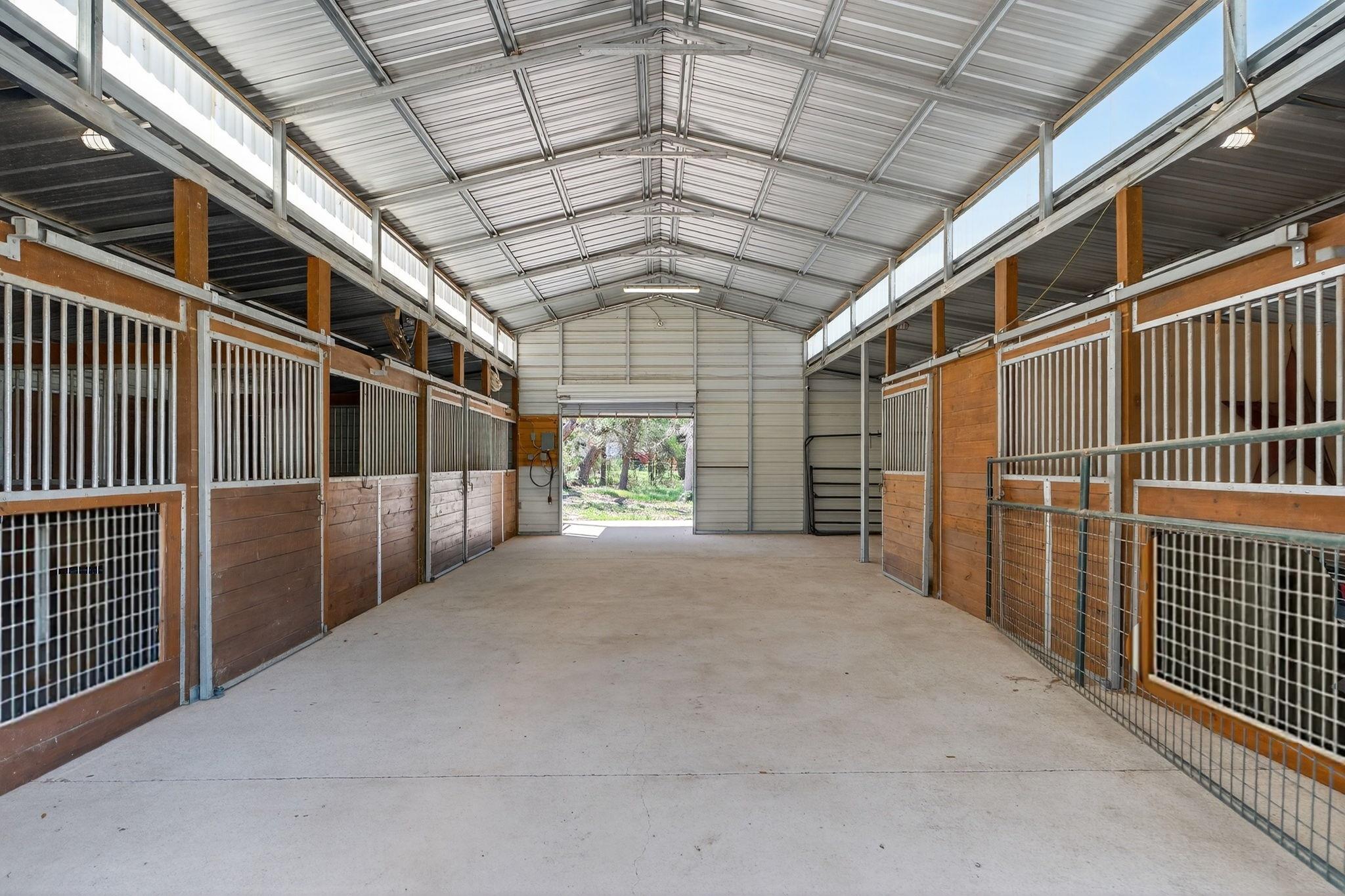 131 N Showhorse Dr, Liberty Hill, TX 78642