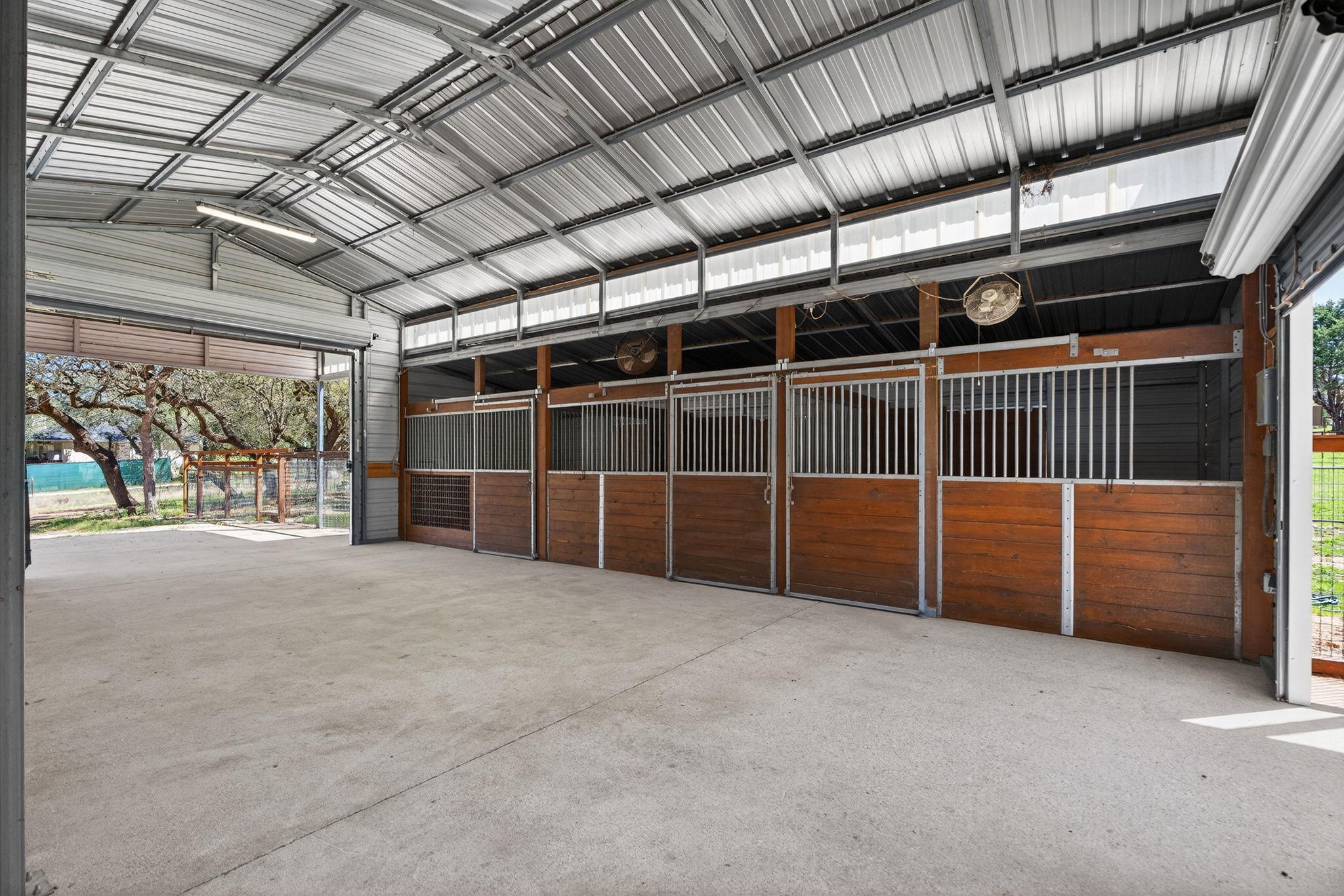 131 N Showhorse Dr, Liberty Hill, TX 78642