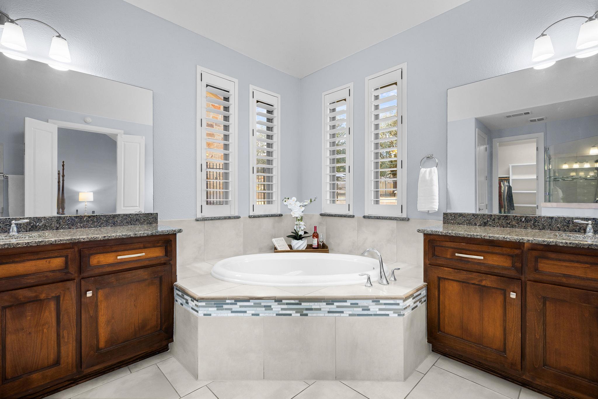 2405 Legend Trl, Leander, TX 78641