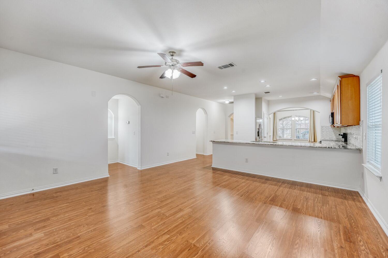 1007 Papaya Cv, Hutto, TX 78634