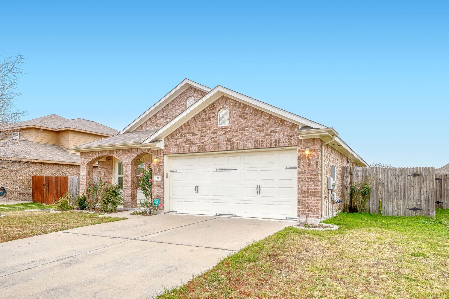 1007 Papaya Cv, Hutto, TX 78634