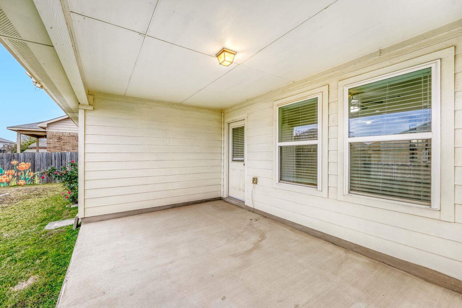 1007 Papaya Cv, Hutto, TX 78634