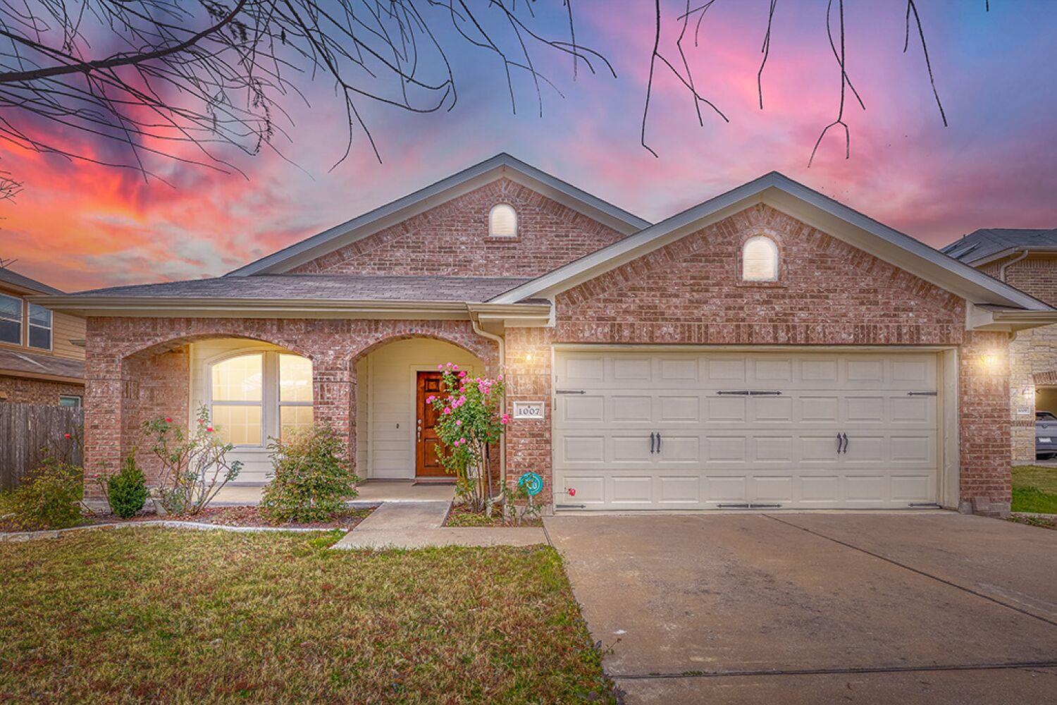 1007 Papaya Cv, Hutto, TX 78634