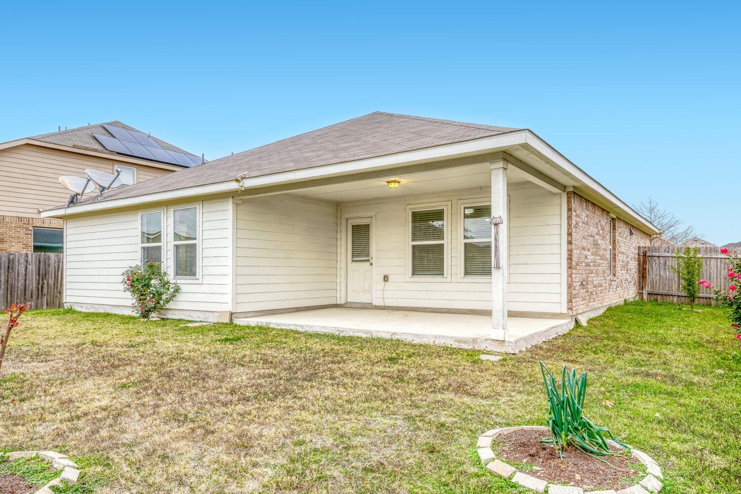 1007 Papaya Cv, Hutto, TX 78634