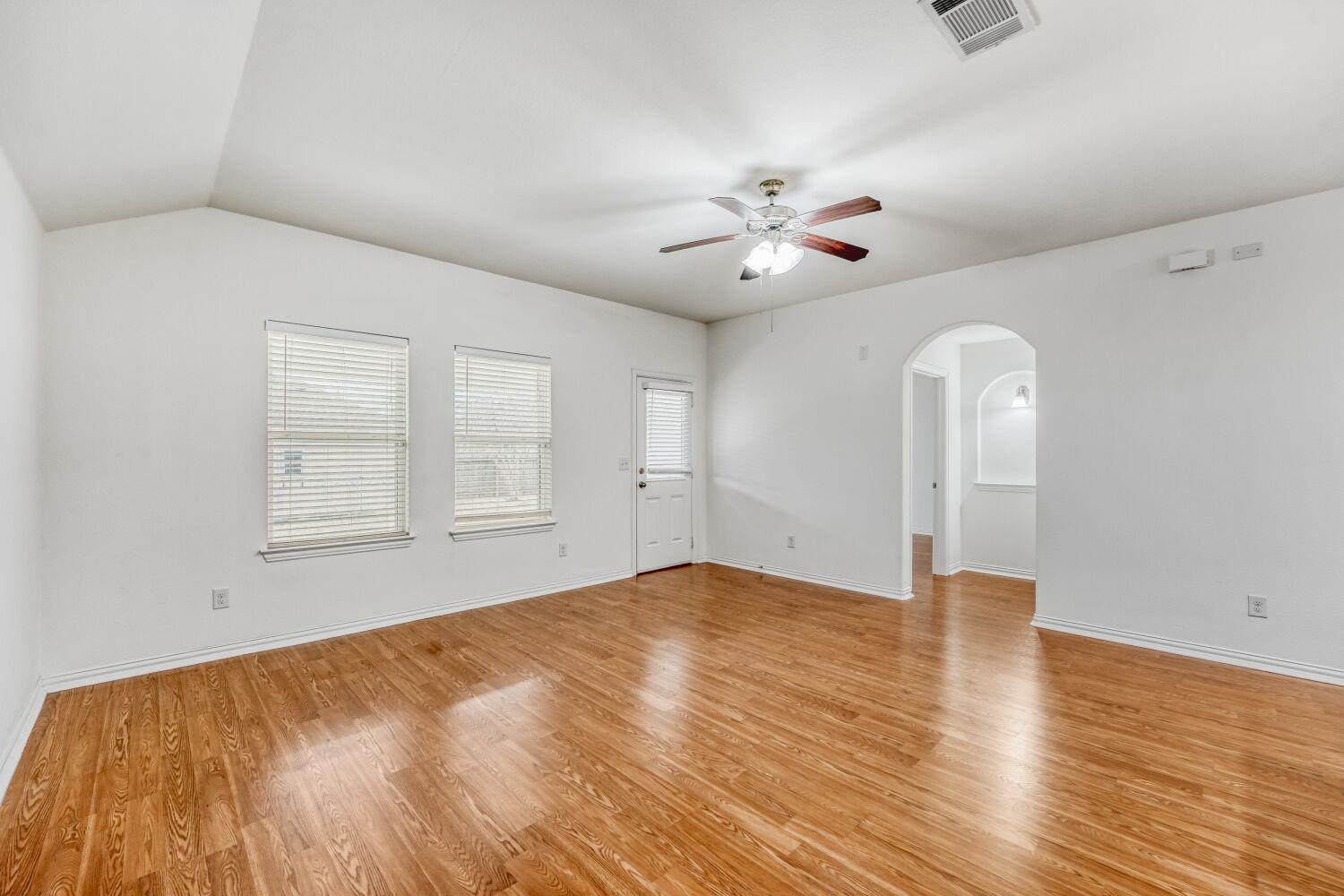 1007 Papaya Cv, Hutto, TX 78634