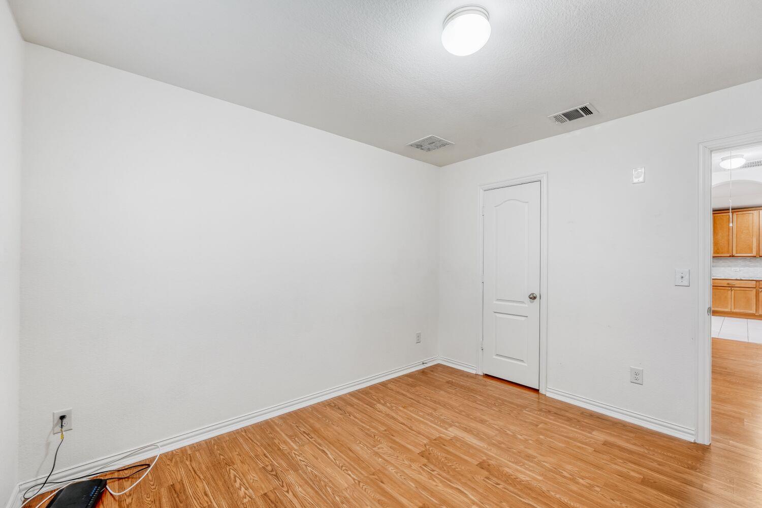 1007 Papaya Cv, Hutto, TX 78634