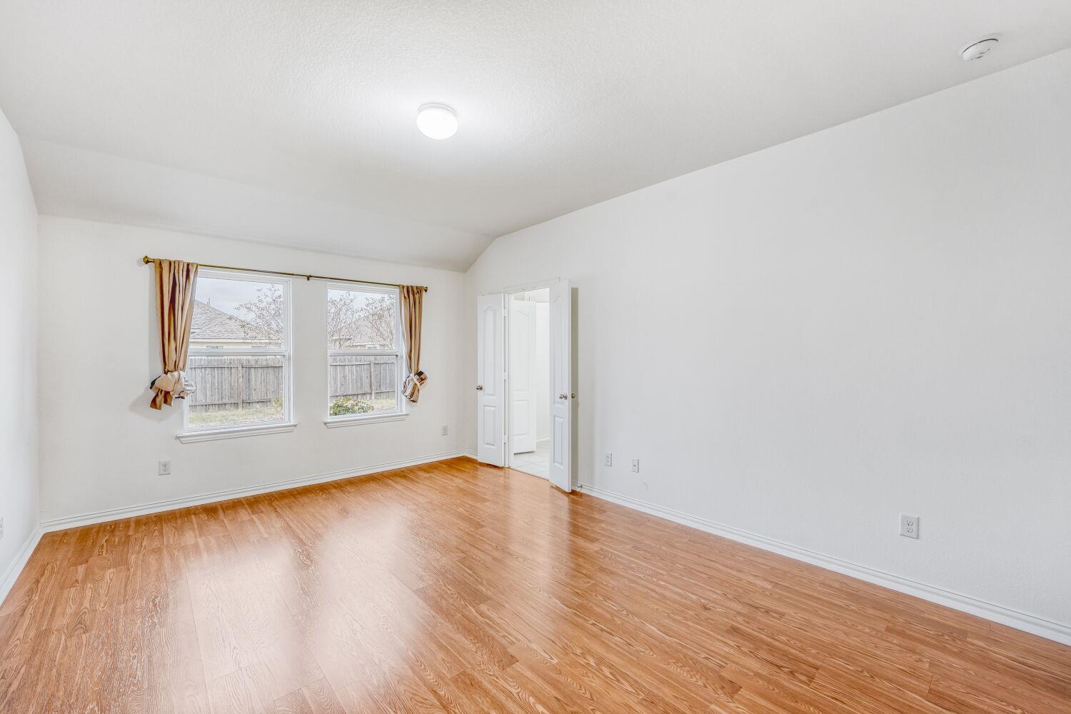 1007 Papaya Cv, Hutto, TX 78634