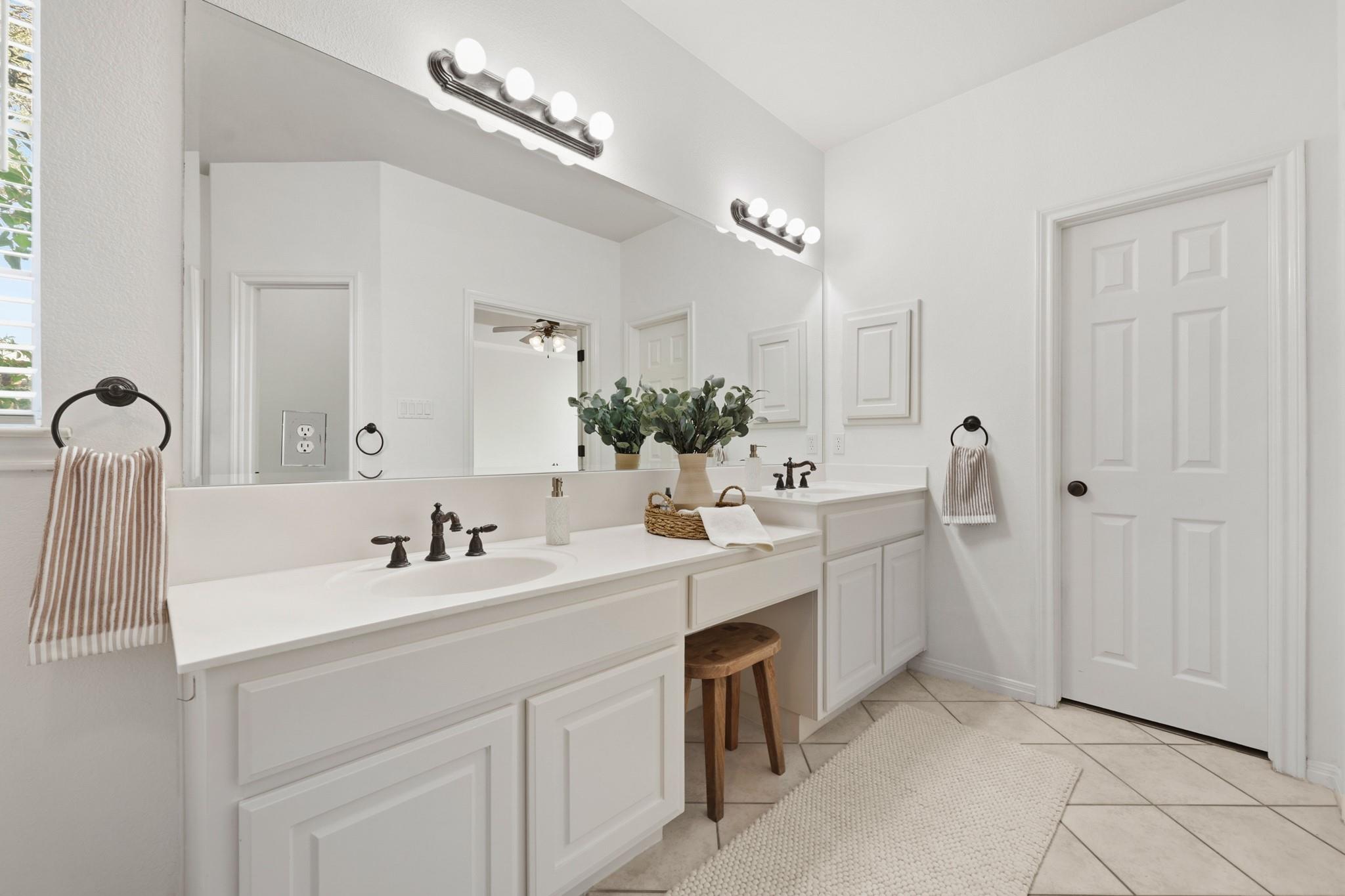 910 Vanguard St, Austin, TX 78734