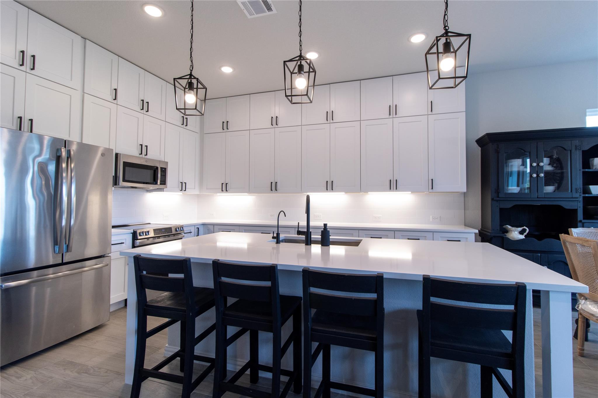 8011 Flintlock Cir, Lago Vista, TX 78645