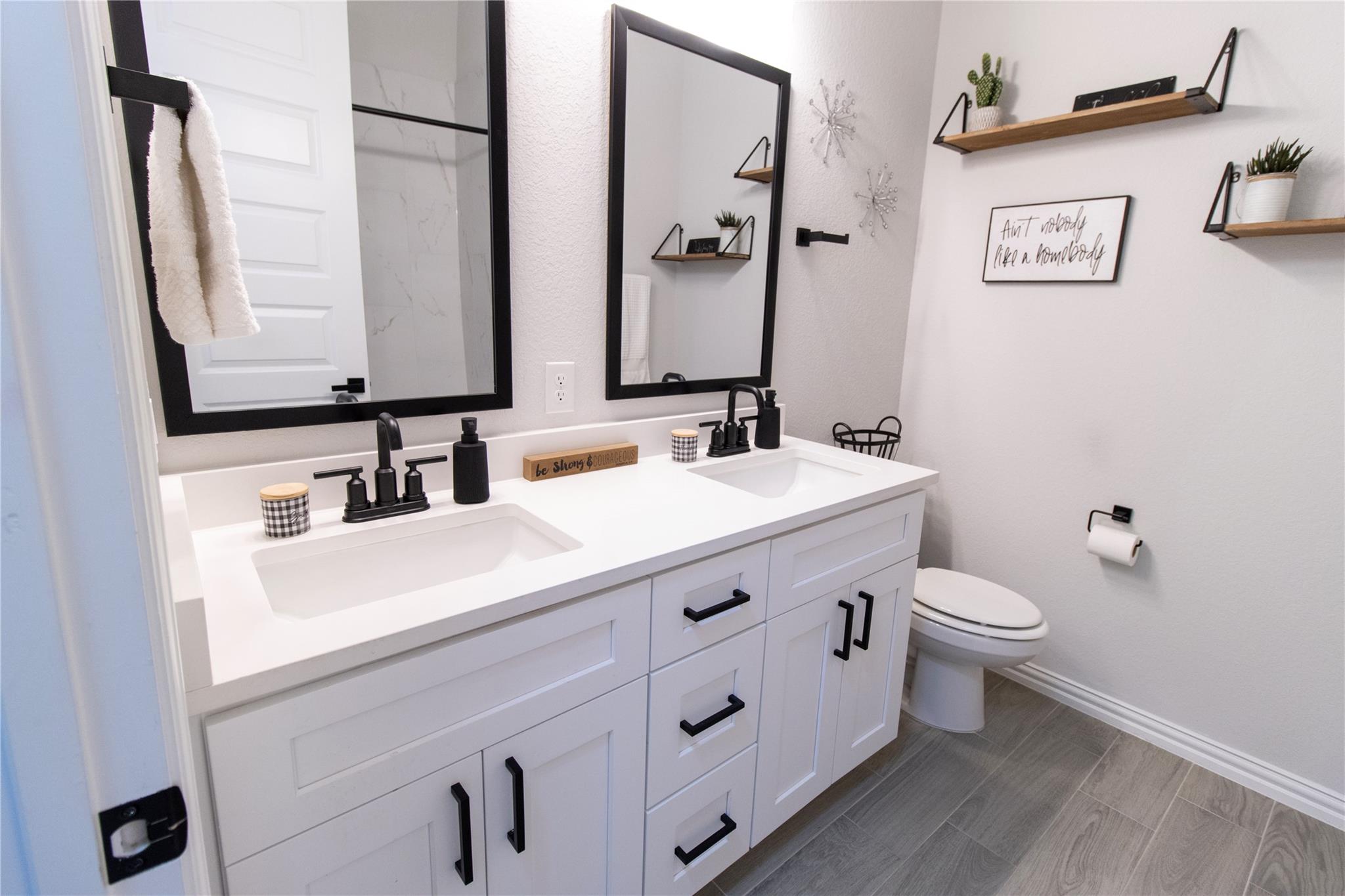 8011 Flintlock Cir, Lago Vista, TX 78645