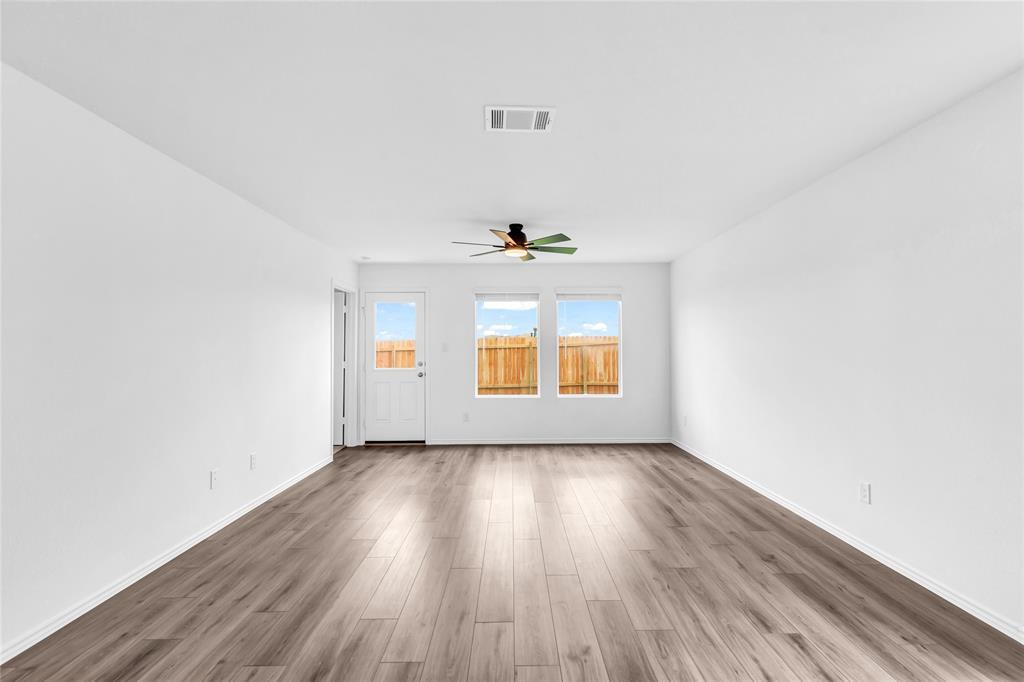 516 Rancho del Cielo Loop, Jarrell, TX 76537