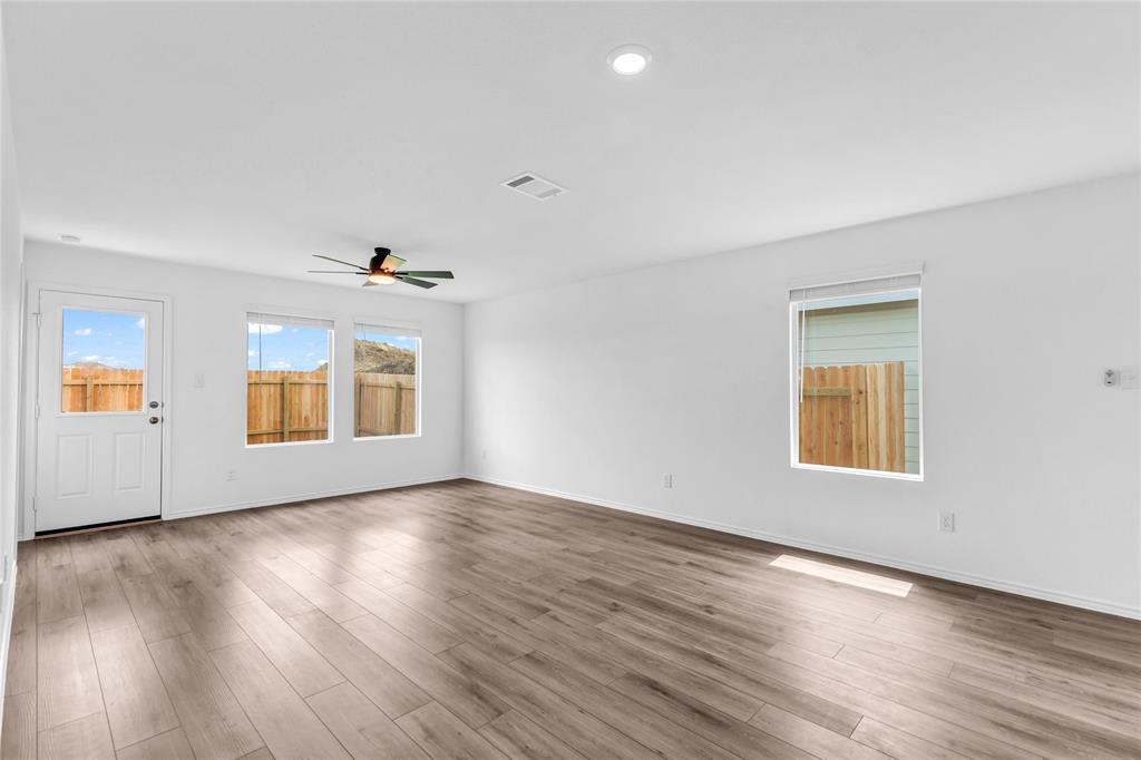 516 Rancho del Cielo Loop, Jarrell, TX 76537