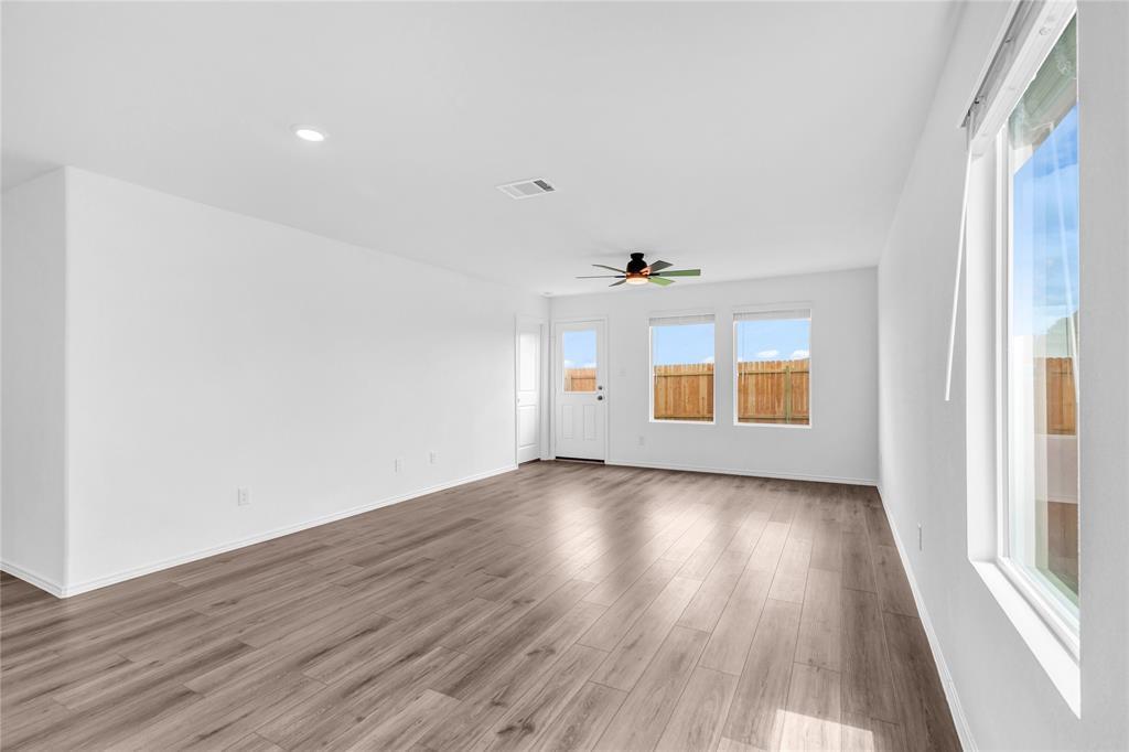 516 Rancho del Cielo Loop, Jarrell, TX 76537