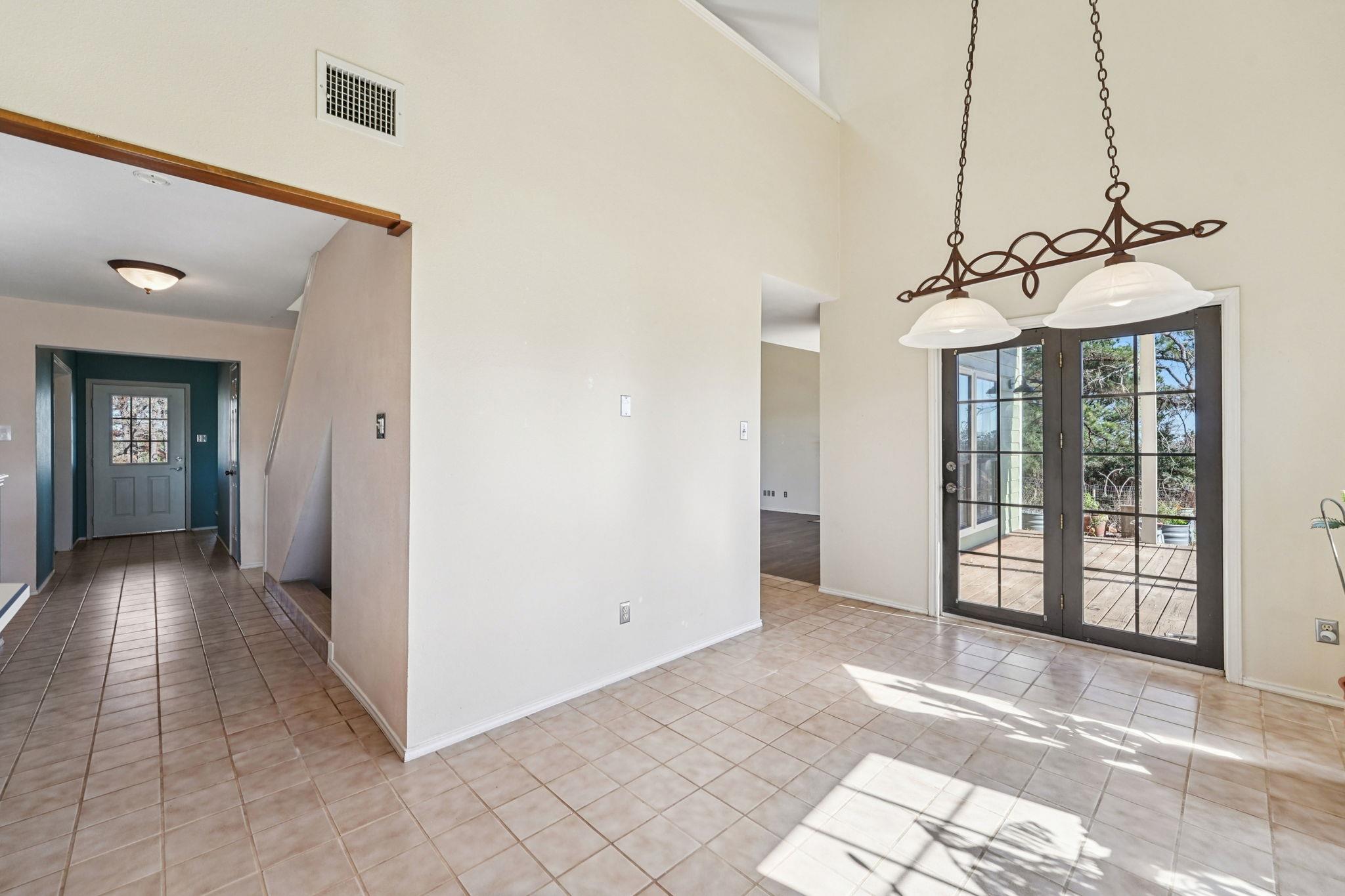 407 Country Ln, McDade, TX 78650