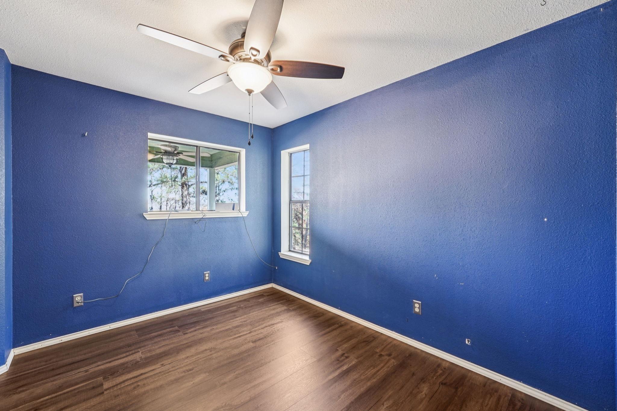 407 Country Ln, McDade, TX 78650