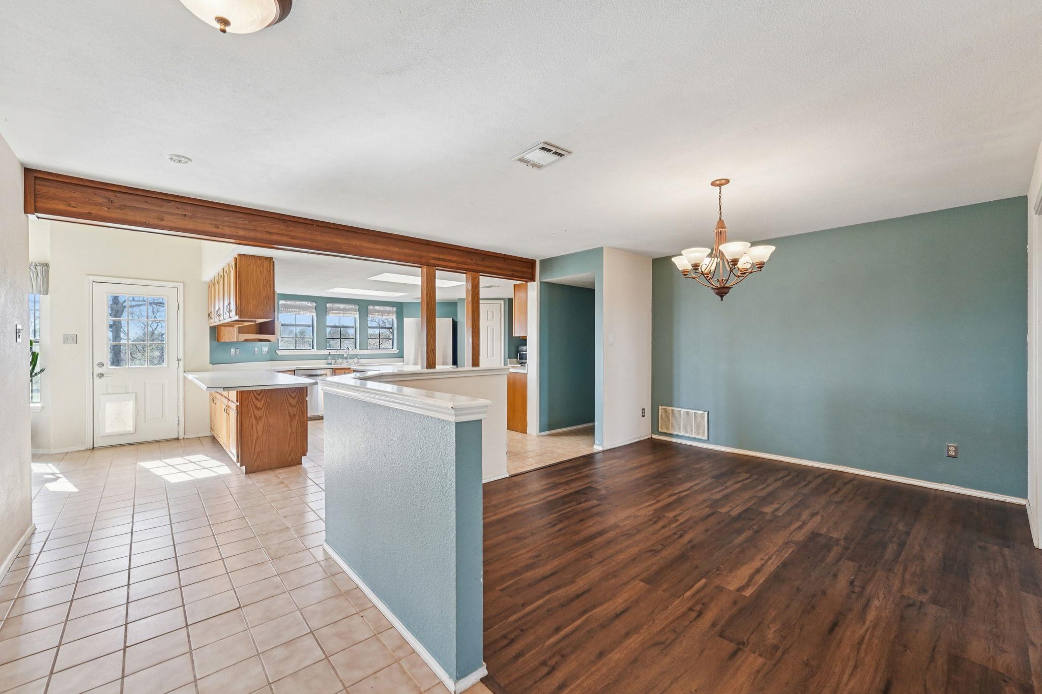 407 Country Ln, McDade, TX 78650