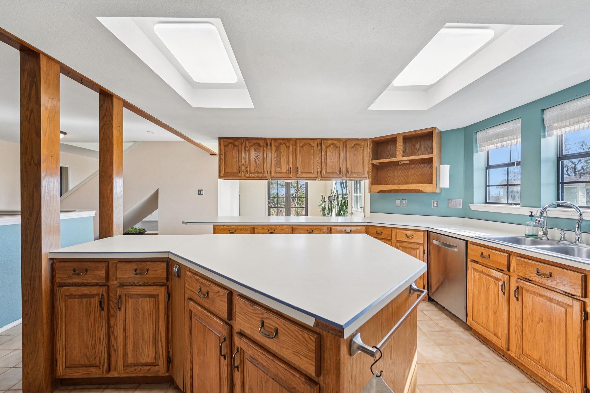 407 Country Ln, McDade, TX 78650