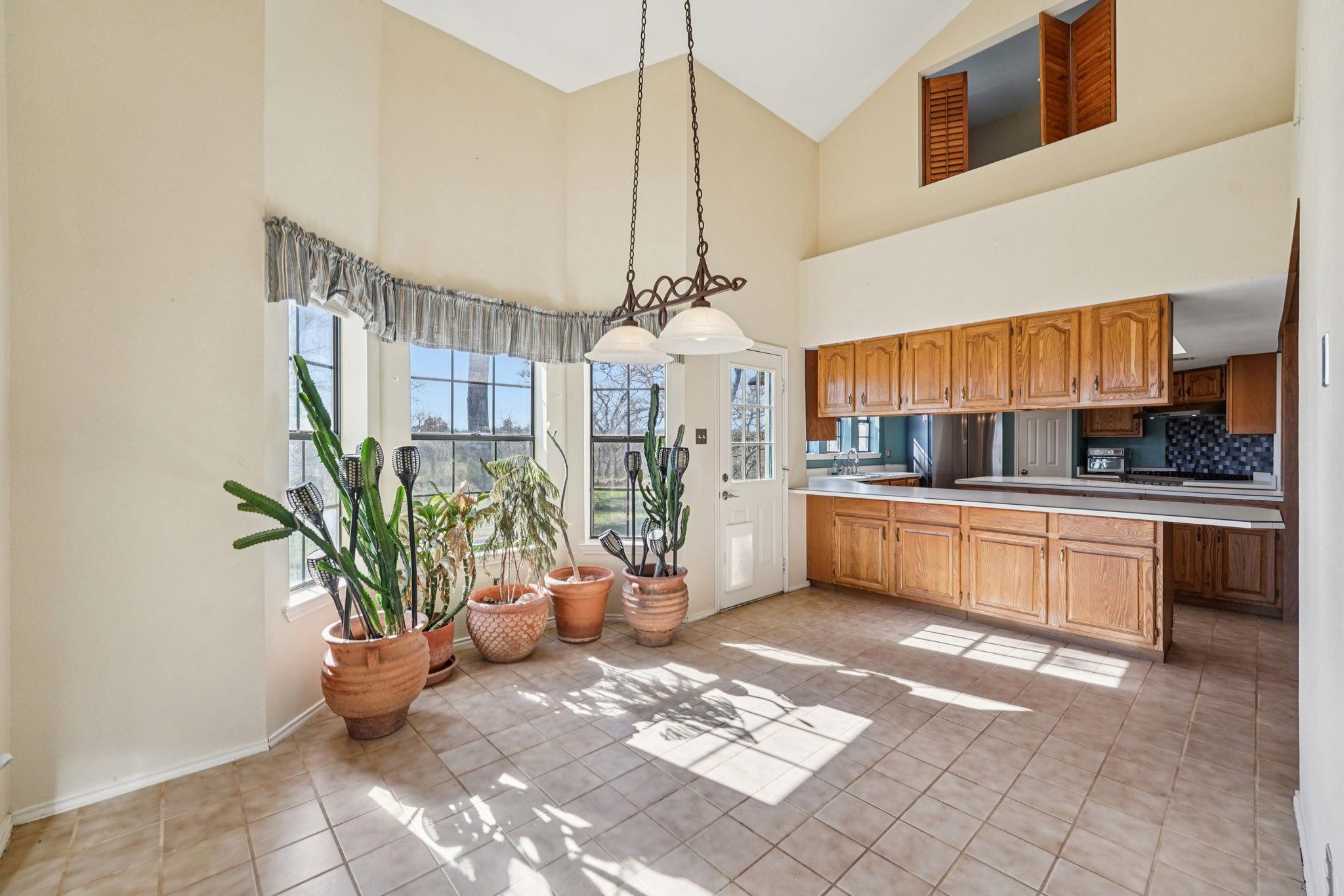 407 Country Ln, McDade, TX 78650