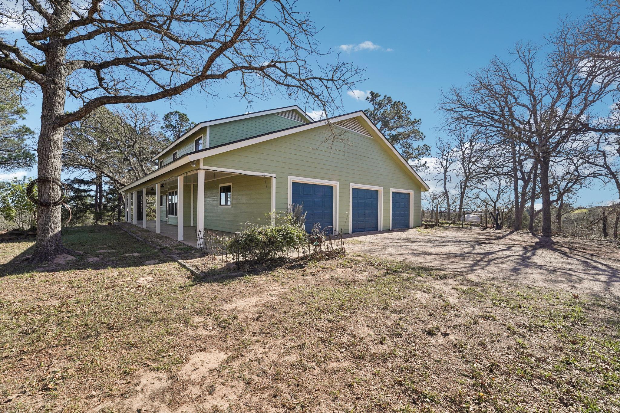 407 Country Ln, McDade, TX 78650