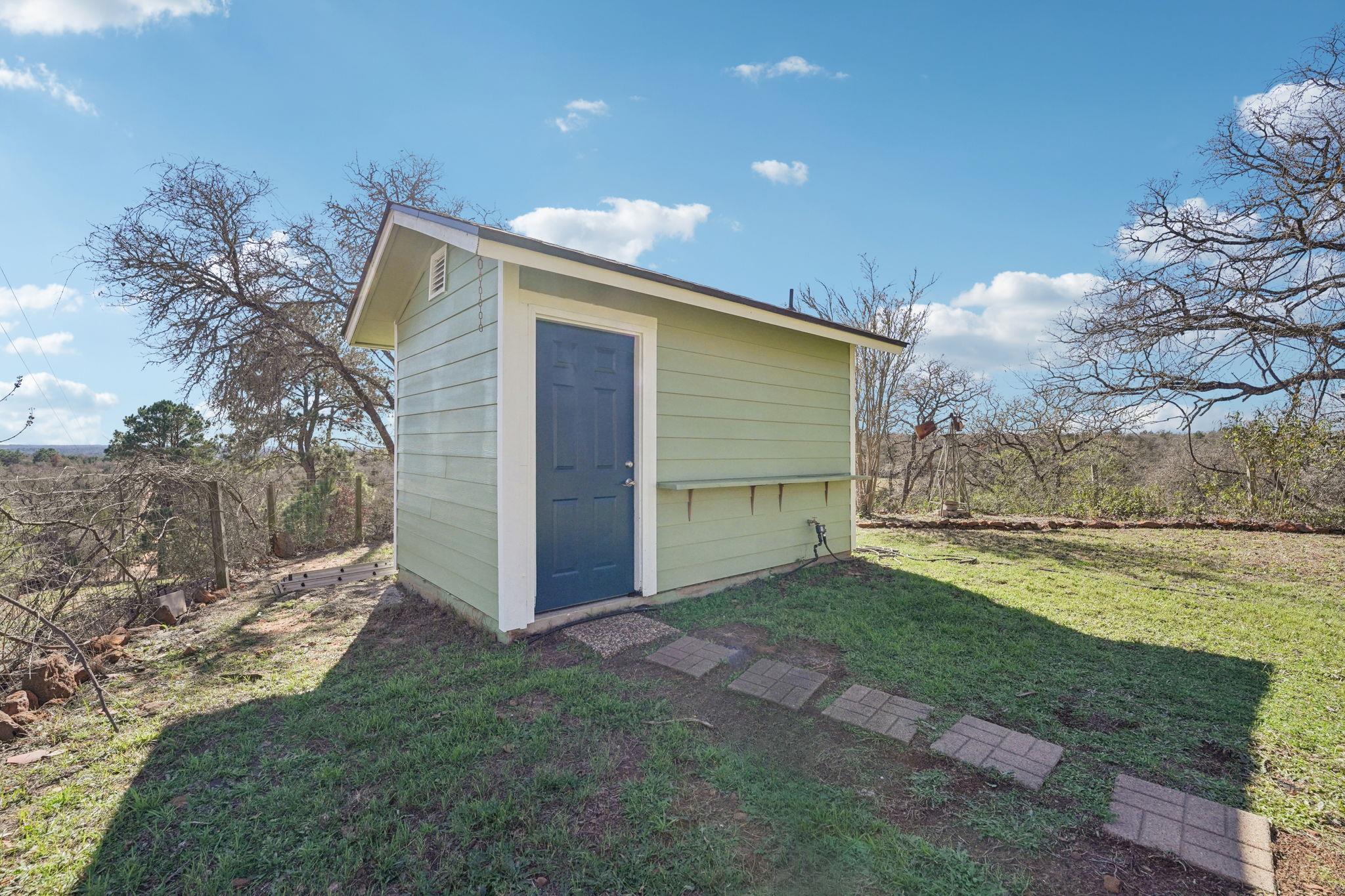 407 Country Ln, McDade, TX 78650