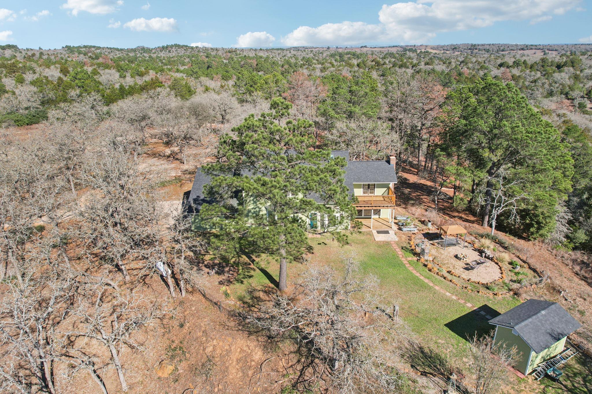407 Country Ln, McDade, TX 78650